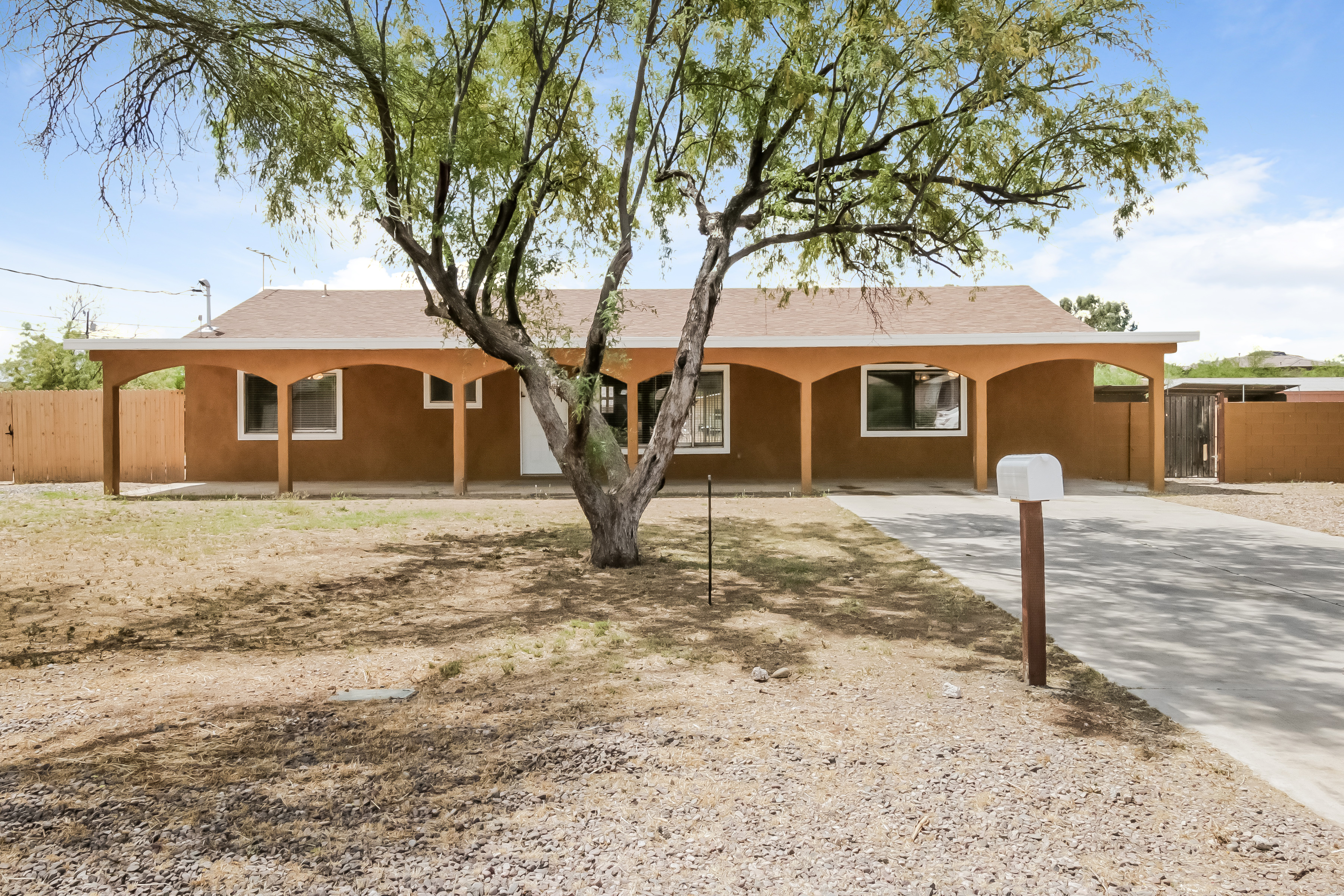 1935 E Campo Bello Dr Phoenix, AZ 85022